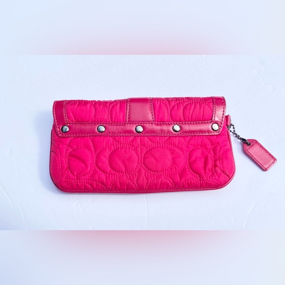Coach Soho pink quilted signature clutch - Picture 3 of 11